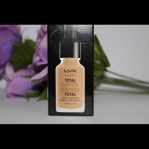 NYX total control drop foundation
